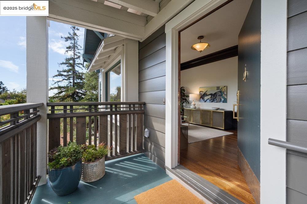 Detail Gallery Image 6 of 60 For 1178 Oxford St, Berkeley,  CA 94707 - 4 Beds | 4 Baths