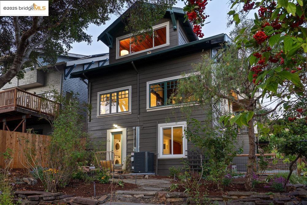 Detail Gallery Image 52 of 60 For 1178 Oxford St, Berkeley,  CA 94707 - 4 Beds | 4 Baths