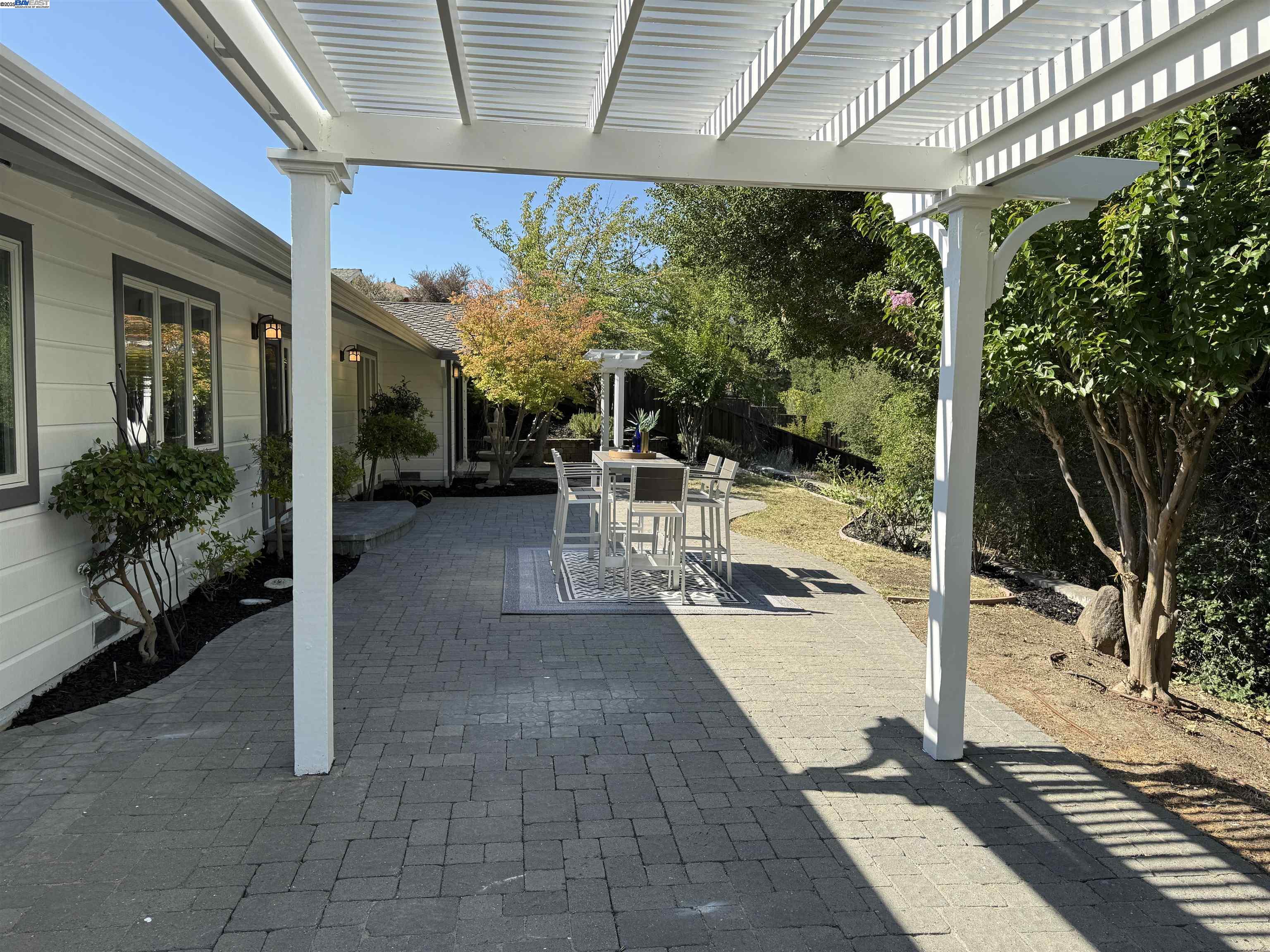 Detail Gallery Image 5 of 22 For 174 Town and Country Dr, Danville,  CA 94526 - 5 Beds | 2/1 Baths