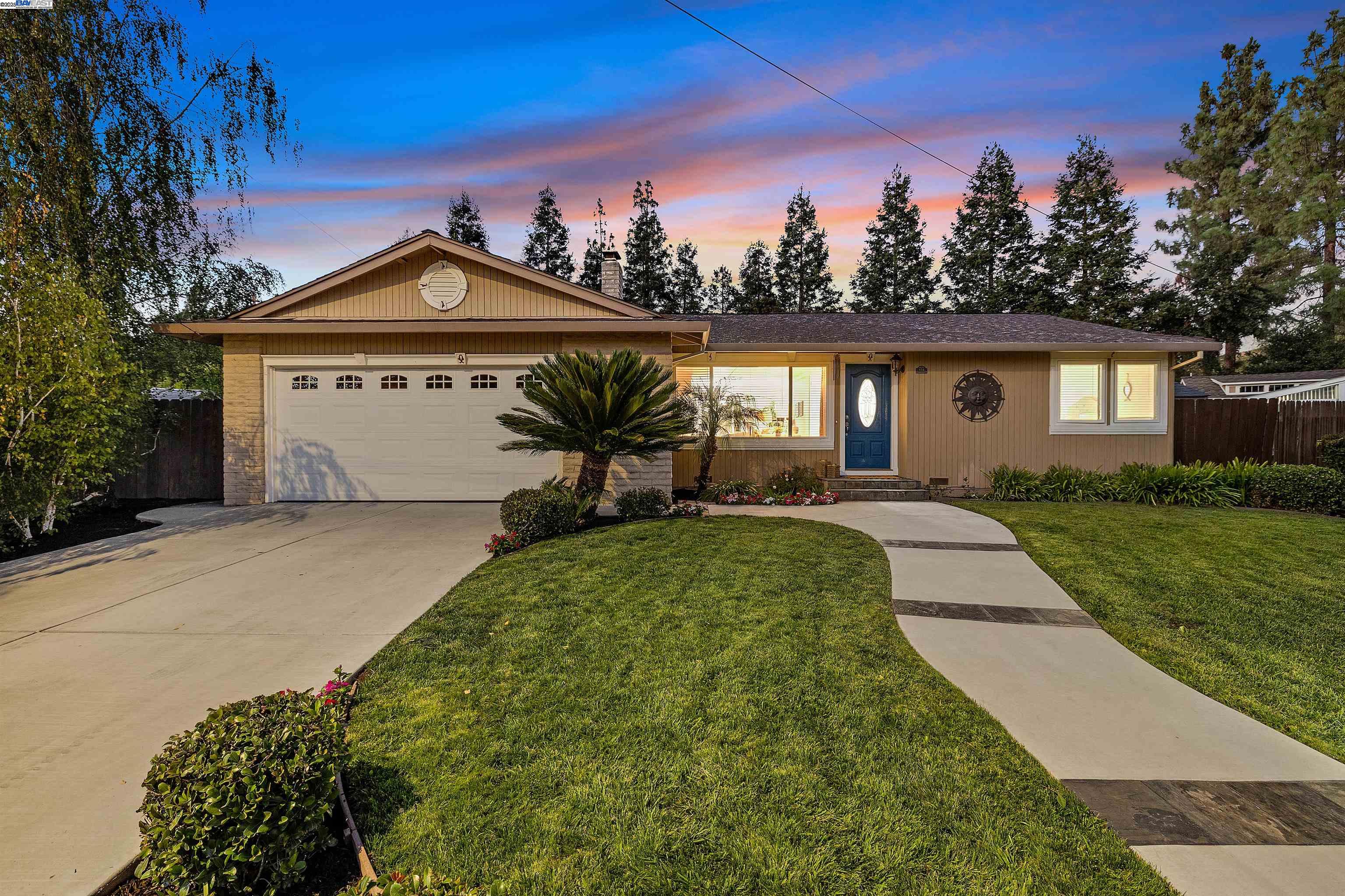 Detail Gallery Image 2 of 44 For 174 Dogwood Pl, San Ramon,  CA 94583 - 2 Beds | 2 Baths