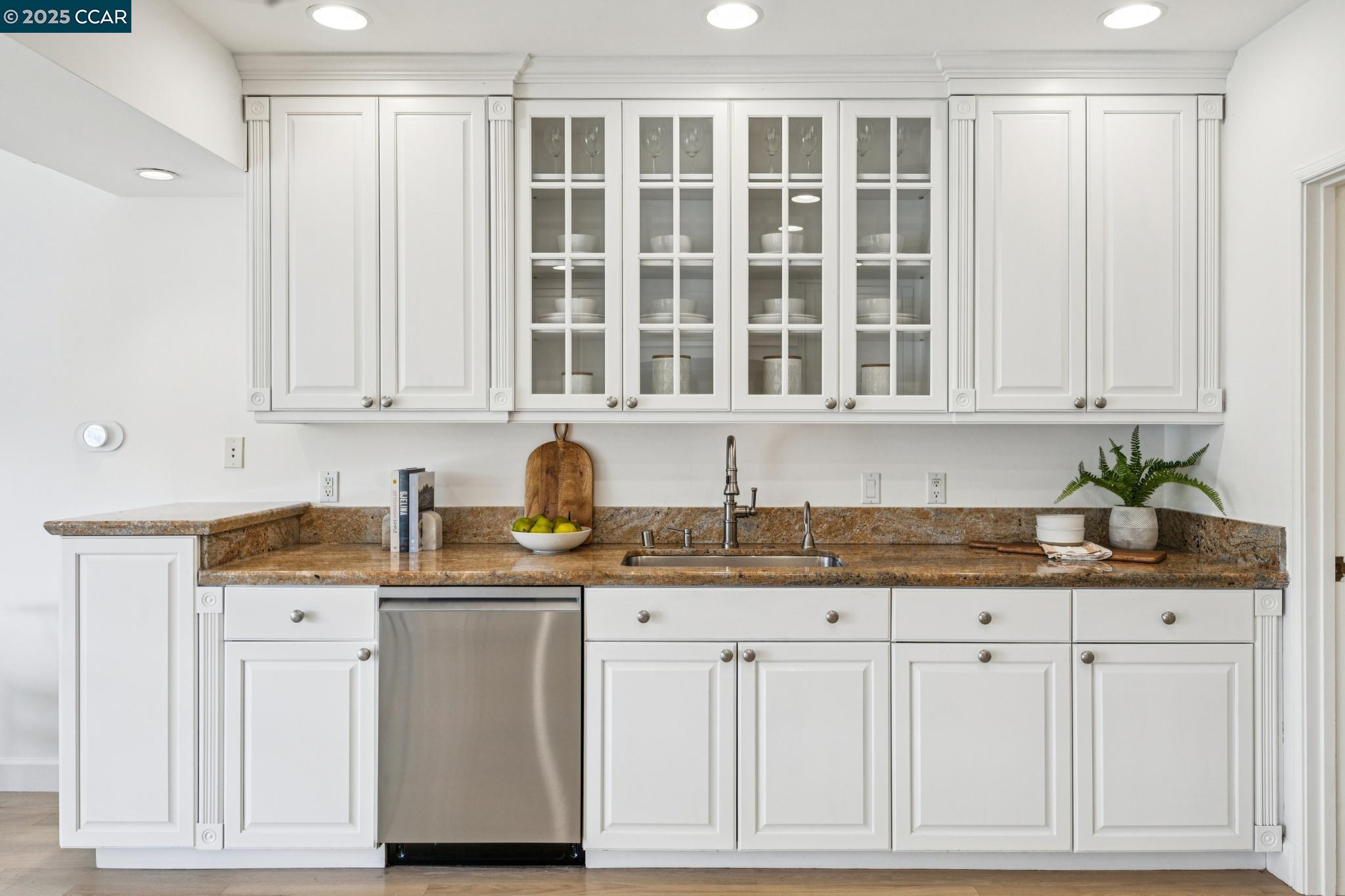 Detail Gallery Image 11 of 45 For 32 Dos Posos, Orinda,  CA 94563 - 4 Beds | 3/1 Baths