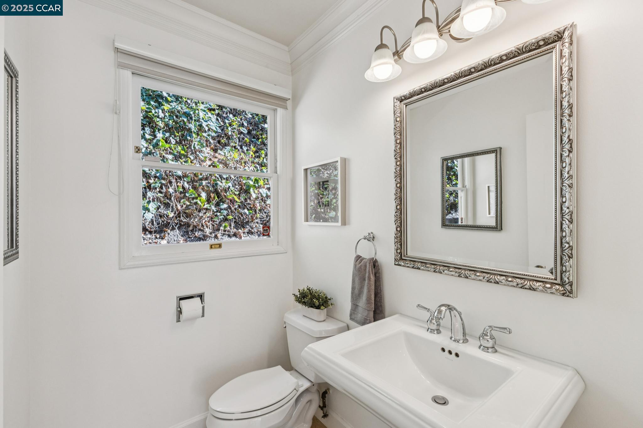 Detail Gallery Image 17 of 45 For 32 Dos Posos, Orinda,  CA 94563 - 4 Beds | 3/1 Baths