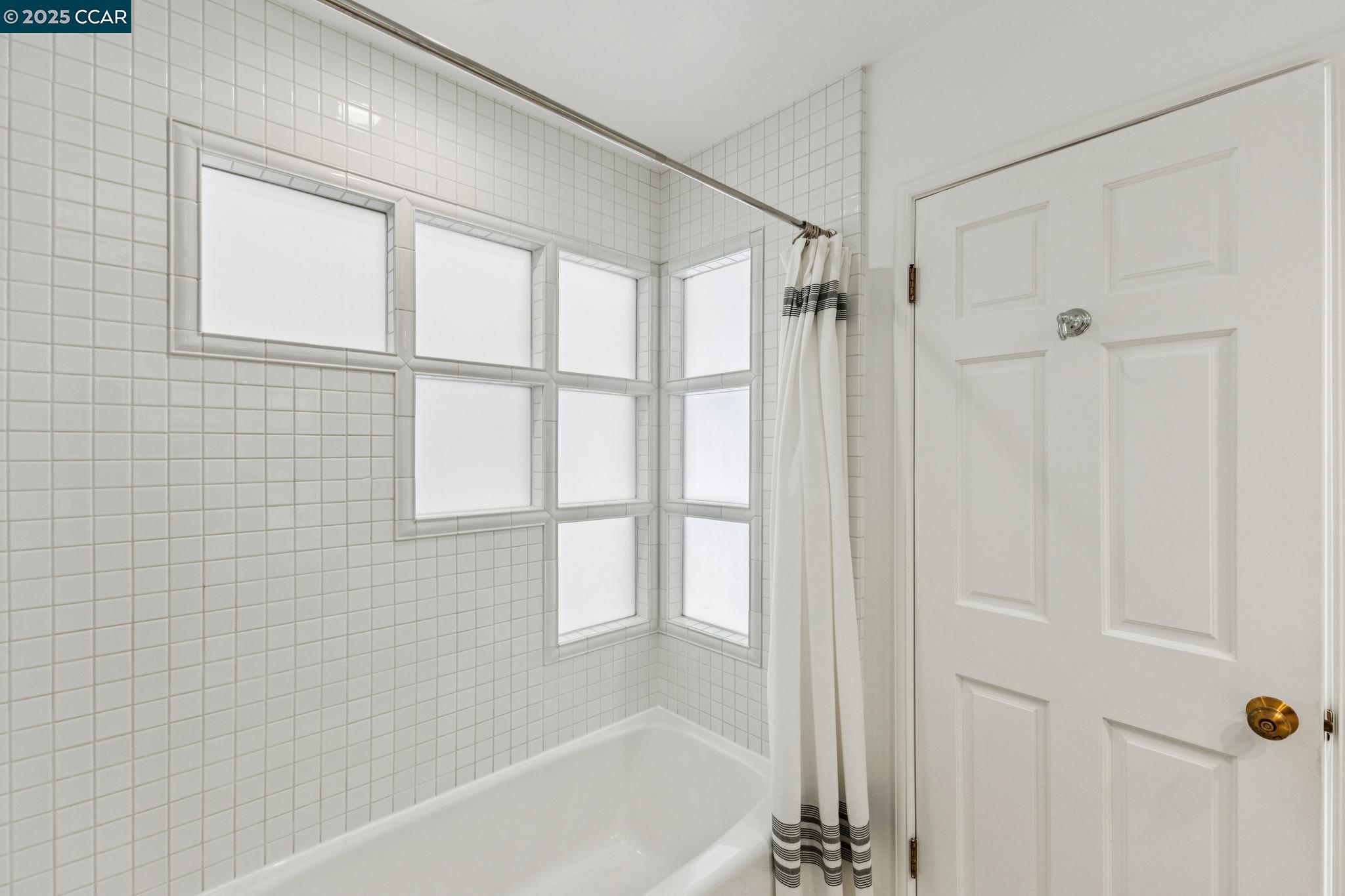 Detail Gallery Image 23 of 45 For 32 Dos Posos, Orinda,  CA 94563 - 4 Beds | 3/1 Baths