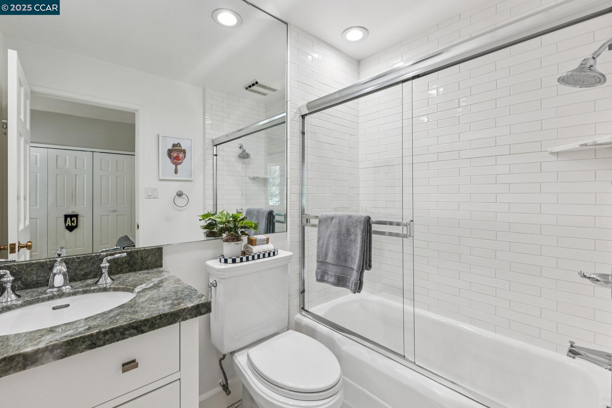 Detail Gallery Image 26 of 45 For 32 Dos Posos, Orinda,  CA 94563 - 4 Beds | 3/1 Baths