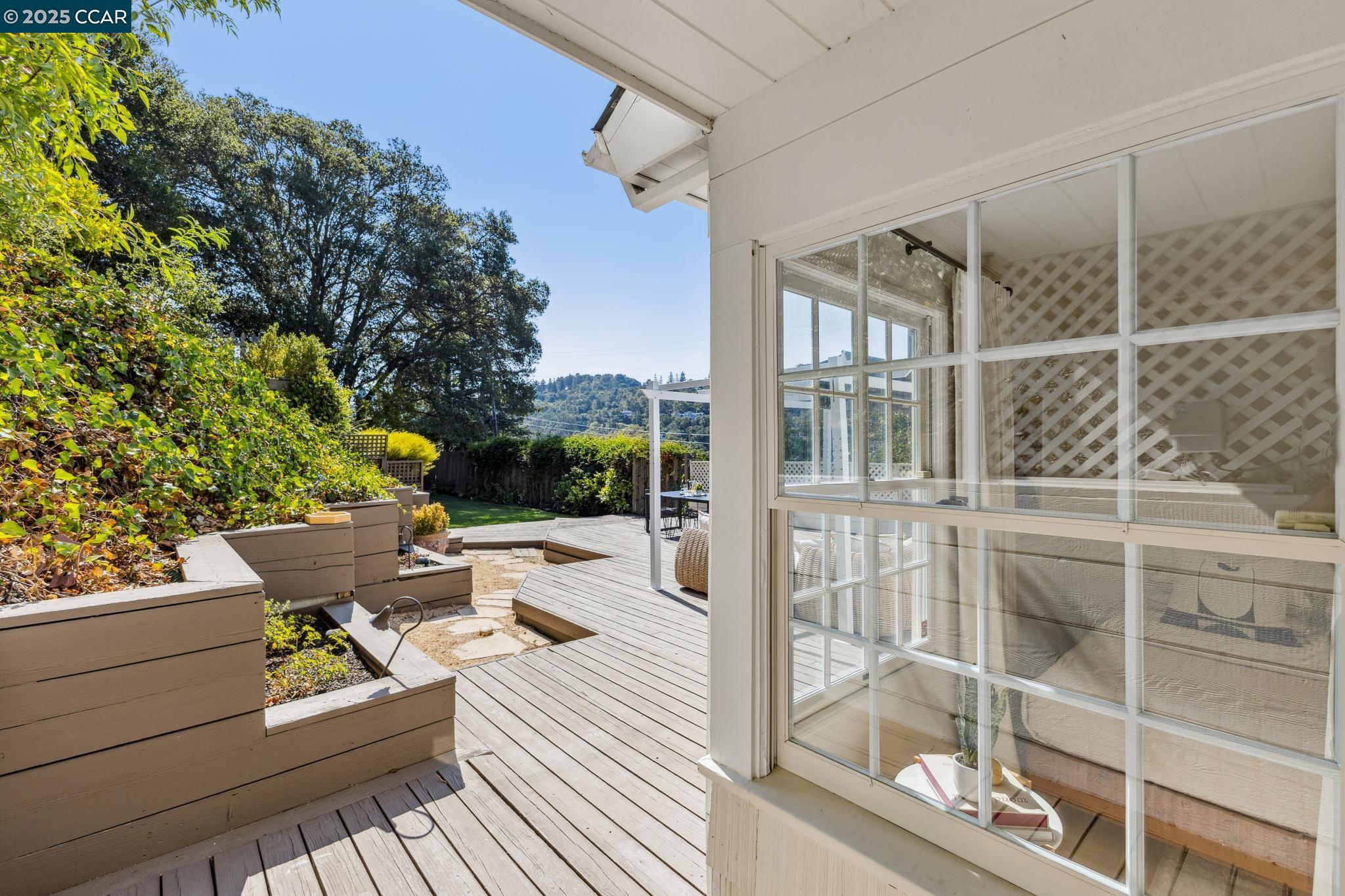 Detail Gallery Image 36 of 45 For 32 Dos Posos, Orinda,  CA 94563 - 4 Beds | 3/1 Baths