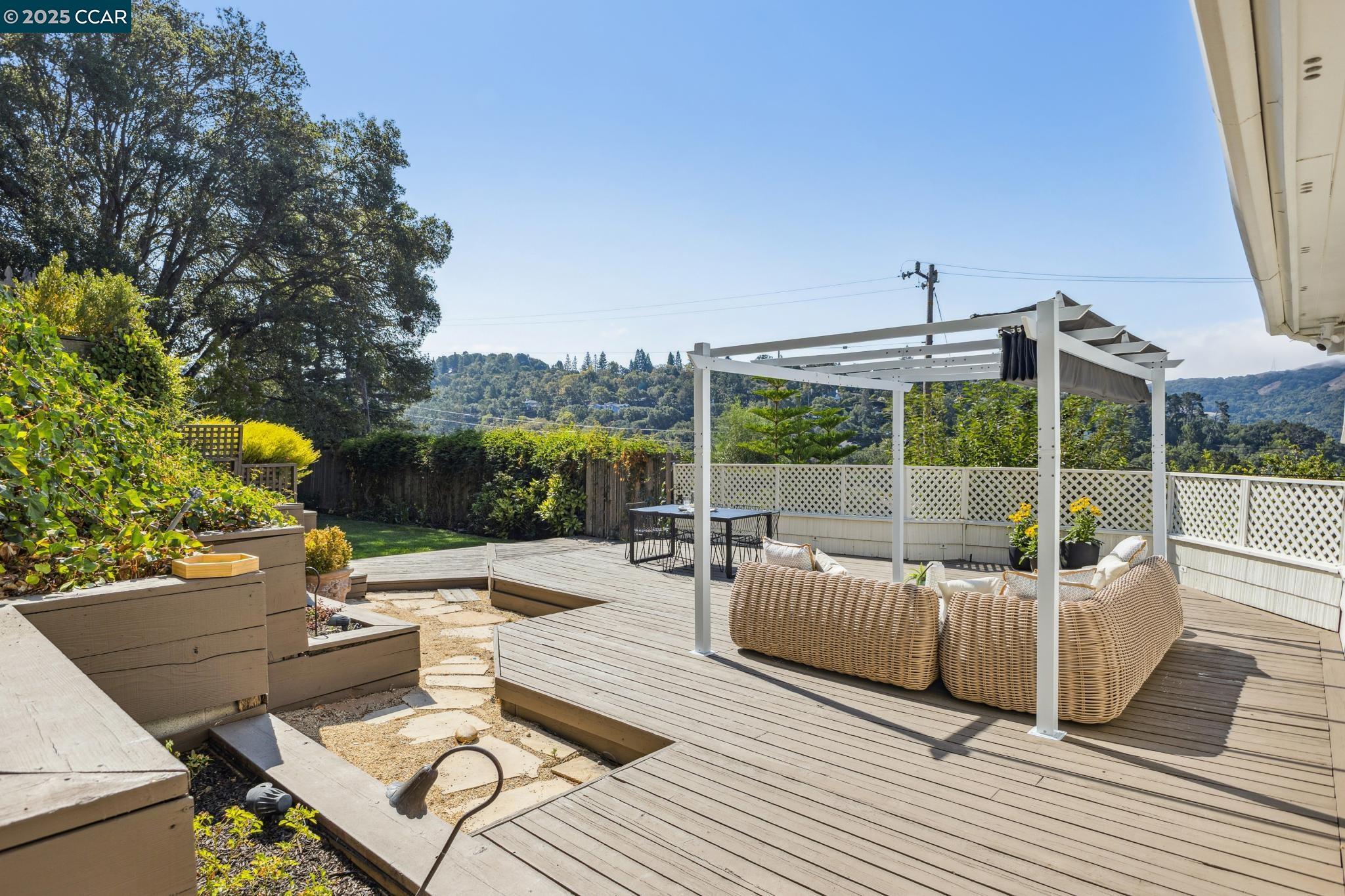 Detail Gallery Image 37 of 45 For 32 Dos Posos, Orinda,  CA 94563 - 4 Beds | 3/1 Baths