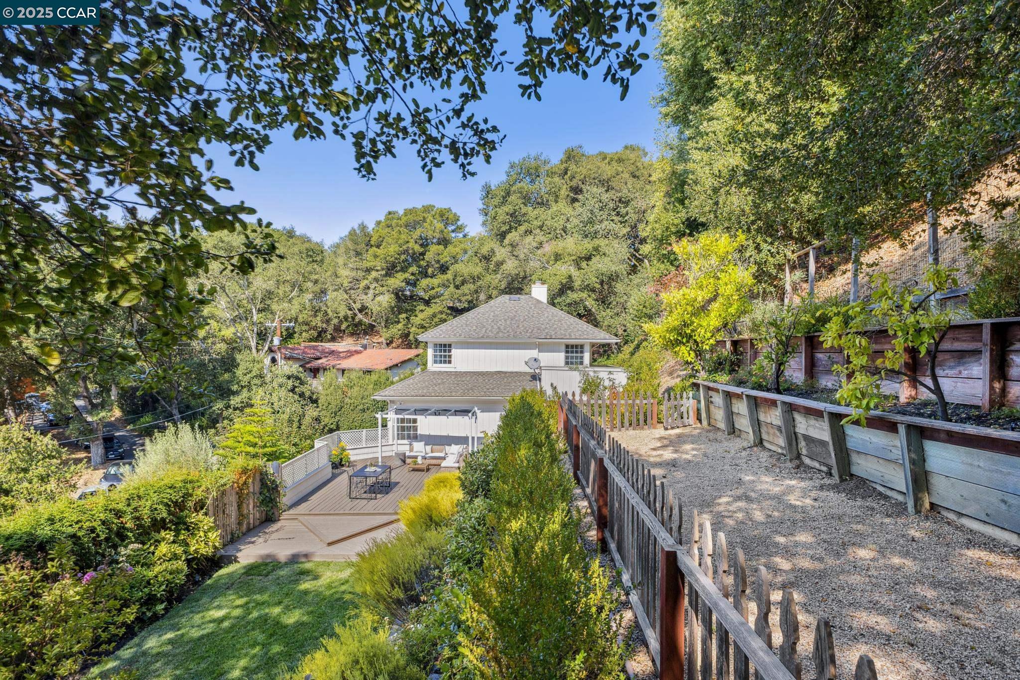 Detail Gallery Image 39 of 45 For 32 Dos Posos, Orinda,  CA 94563 - 4 Beds | 3/1 Baths