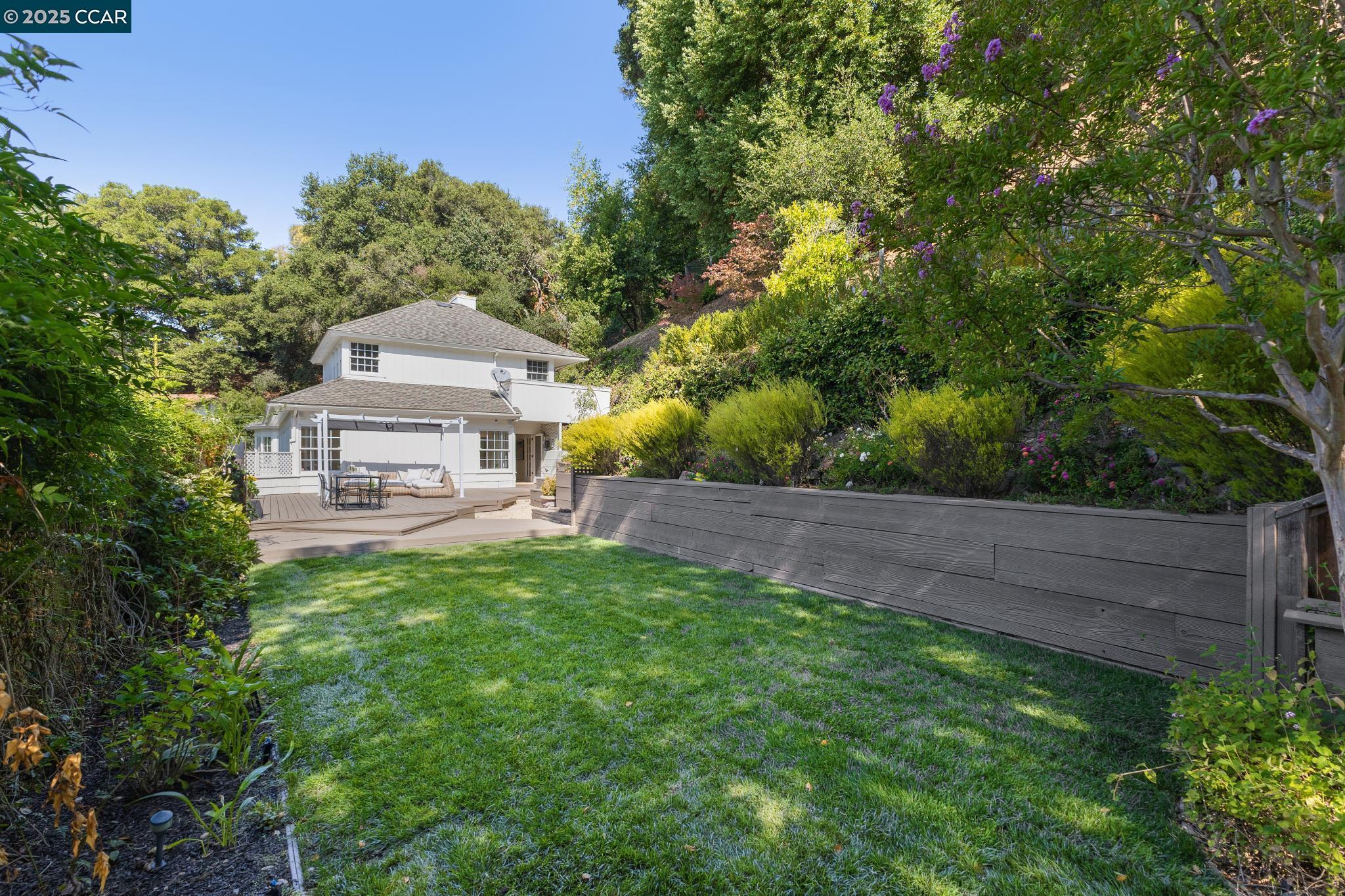 Detail Gallery Image 40 of 45 For 32 Dos Posos, Orinda,  CA 94563 - 4 Beds | 3/1 Baths