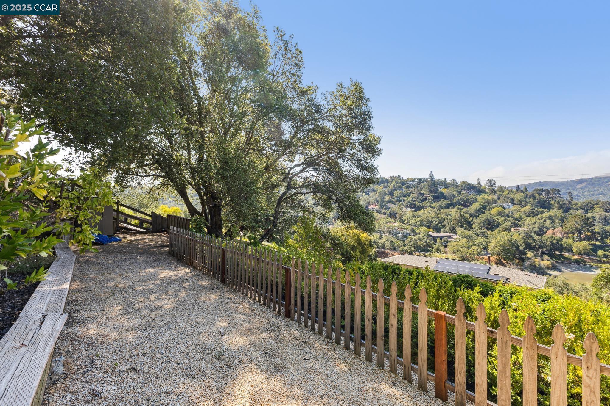 Detail Gallery Image 42 of 45 For 32 Dos Posos, Orinda,  CA 94563 - 4 Beds | 3/1 Baths