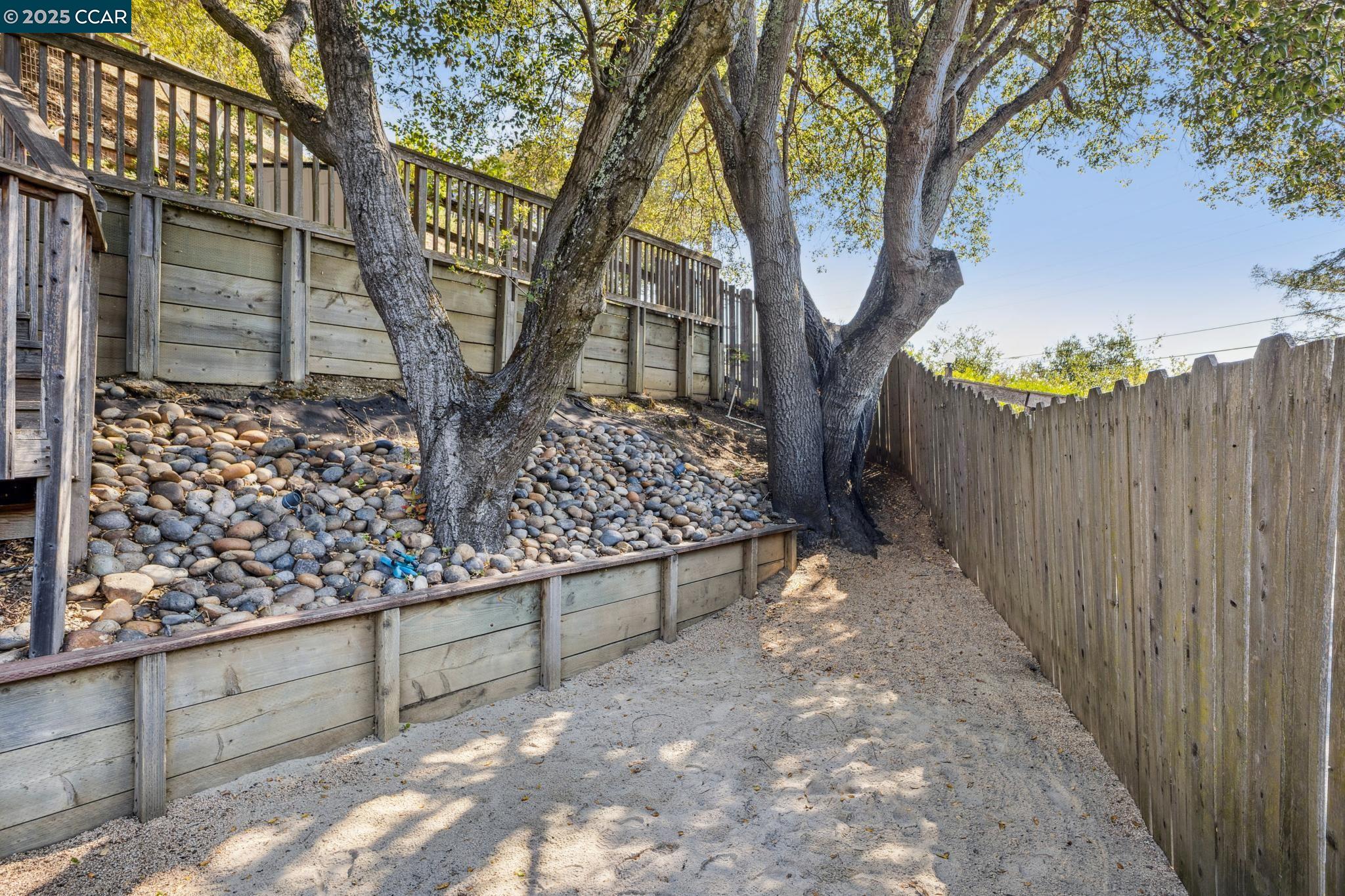 Detail Gallery Image 43 of 45 For 32 Dos Posos, Orinda,  CA 94563 - 4 Beds | 3/1 Baths