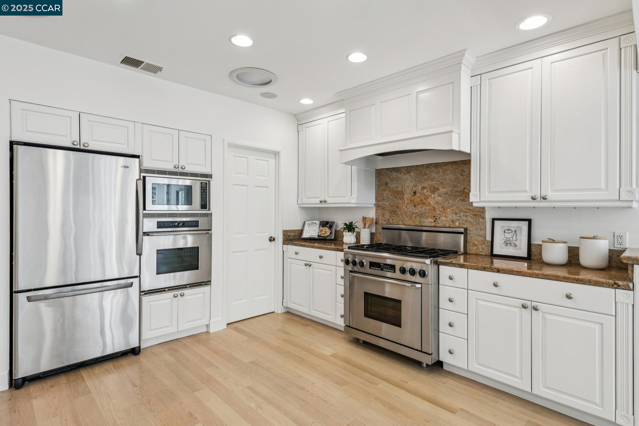 Detail Gallery Image 9 of 45 For 32 Dos Posos, Orinda,  CA 94563 - 4 Beds | 3/1 Baths