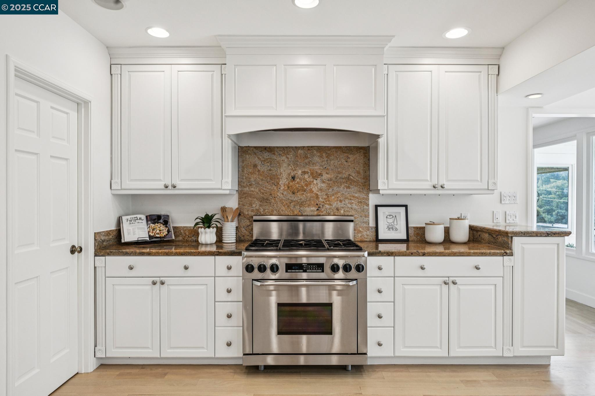 Detail Gallery Image 10 of 45 For 32 Dos Posos, Orinda,  CA 94563 - 4 Beds | 3/1 Baths