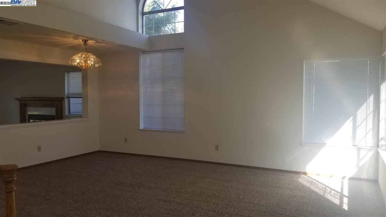Detail Gallery Image 2 of 18 For 3011 Badger Dr, Pleasanton,  CA 94566-8707 - 4 Beds | 2/1 Baths