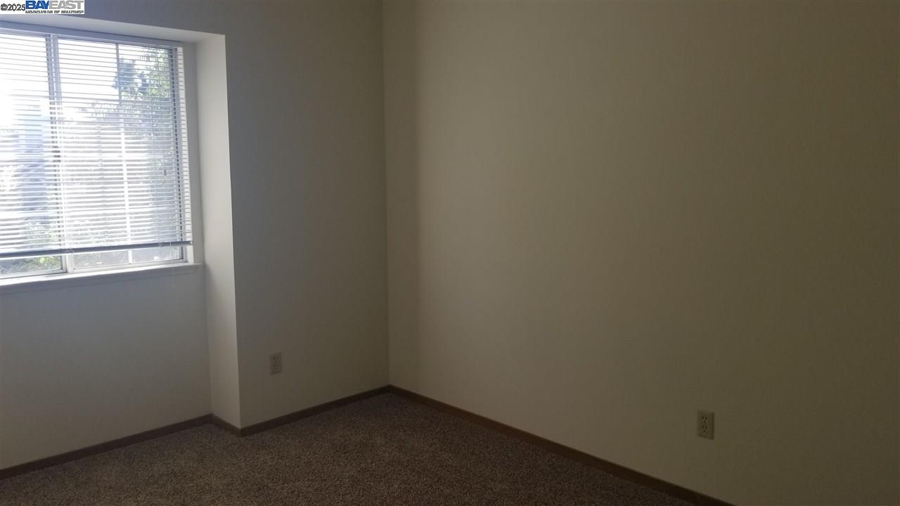 Detail Gallery Image 15 of 18 For 3011 Badger Dr, Pleasanton,  CA 94566-8707 - 4 Beds | 2/1 Baths