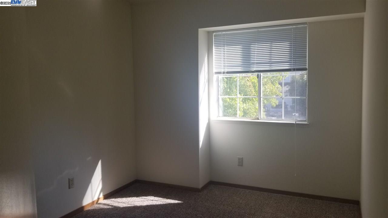 Detail Gallery Image 16 of 18 For 3011 Badger Dr, Pleasanton,  CA 94566-8707 - 4 Beds | 2/1 Baths