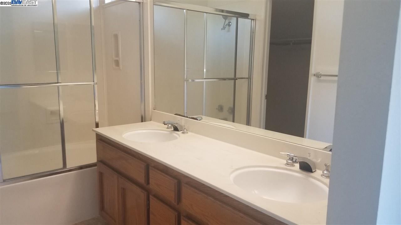 Detail Gallery Image 10 of 18 For 3011 Badger Dr, Pleasanton,  CA 94566-8707 - 4 Beds | 2/1 Baths