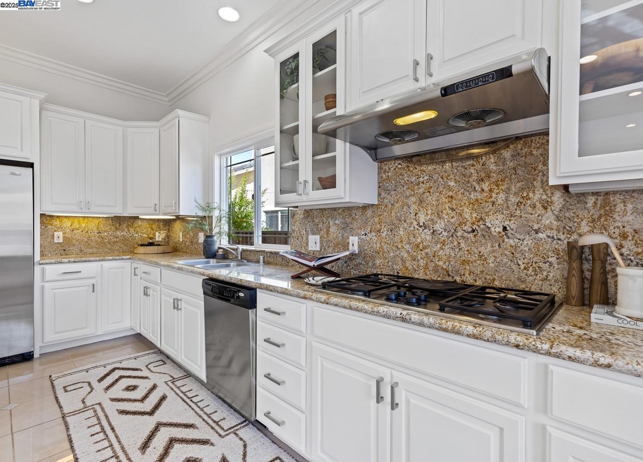 Detail Gallery Image 15 of 46 For 924 S Wolfe Rd, Sunnyvale,  CA 94086 - 4 Beds | 3/1 Baths