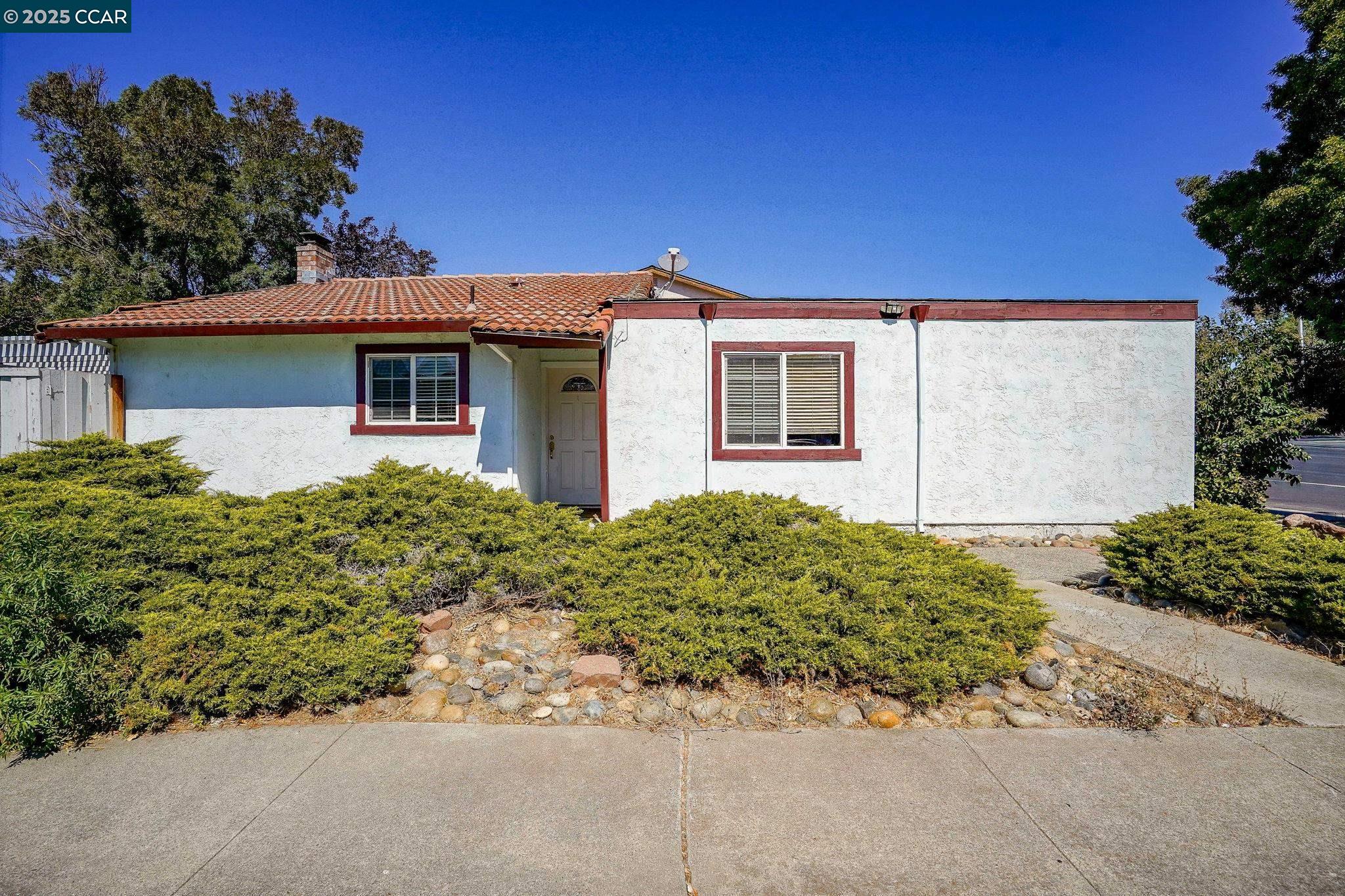 Detail Gallery Image 1 of 29 For 3224 Madrone St, Antioch,  CA 94509 - 3 Beds | 2 Baths