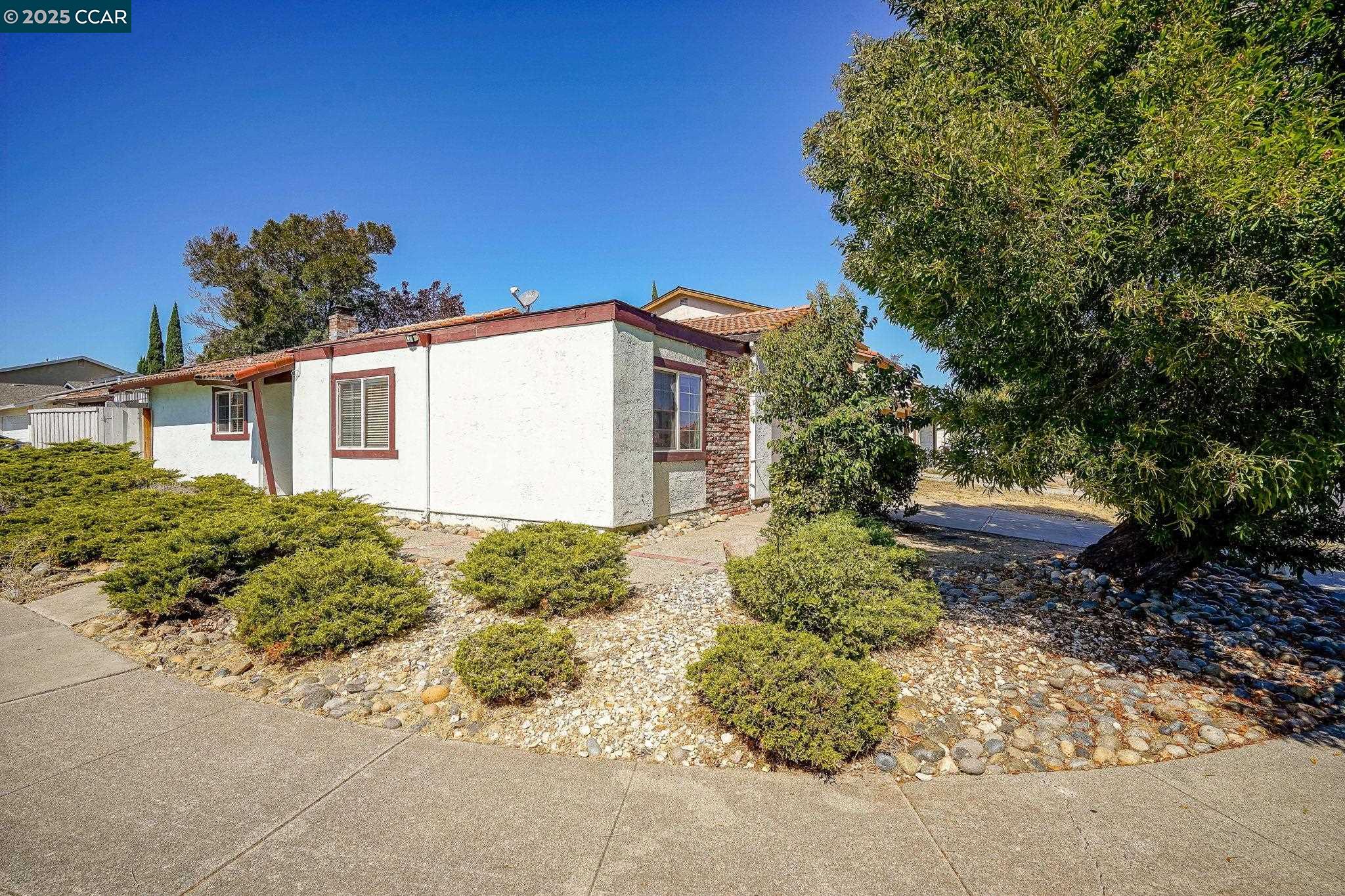 Detail Gallery Image 2 of 29 For 3224 Madrone St, Antioch,  CA 94509 - 3 Beds | 2 Baths