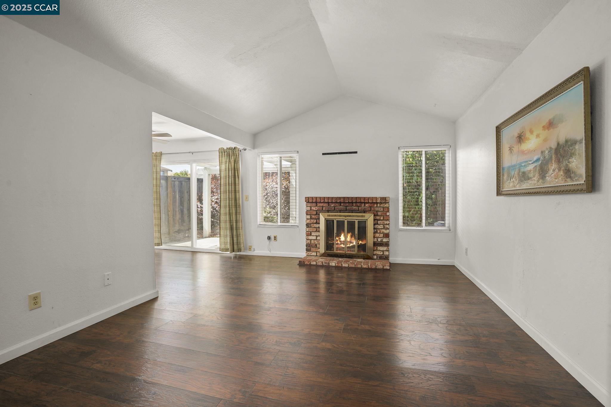 Detail Gallery Image 5 of 29 For 3224 Madrone St, Antioch,  CA 94509 - 3 Beds | 2 Baths