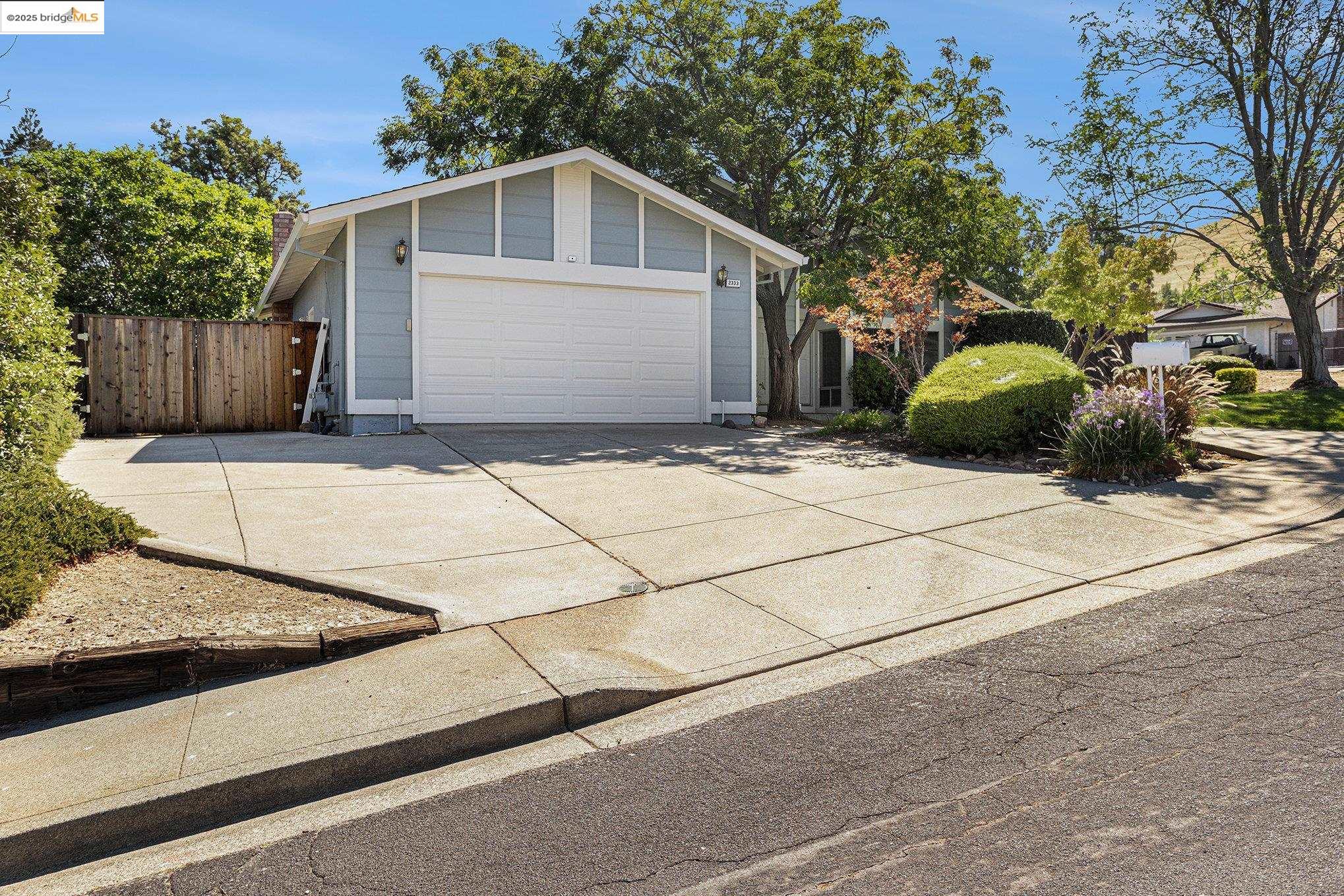 Detail Gallery Image 2 of 22 For 2333 Camelback Dr, Antioch,  CA 94509 - 4 Beds | 2 Baths