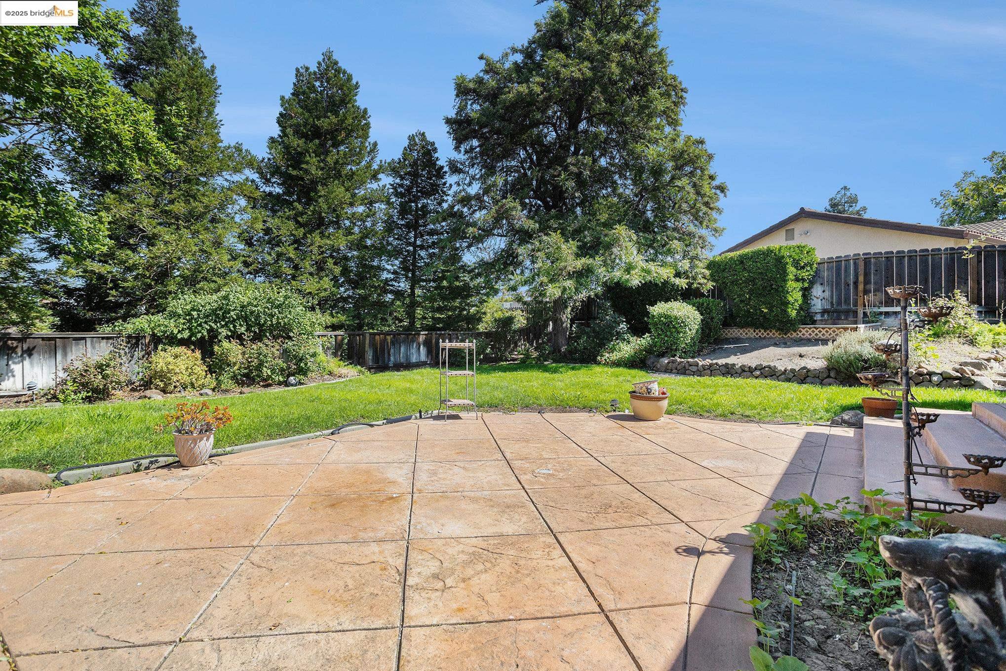 Detail Gallery Image 16 of 22 For 2333 Camelback Dr, Antioch,  CA 94509 - 4 Beds | 2 Baths