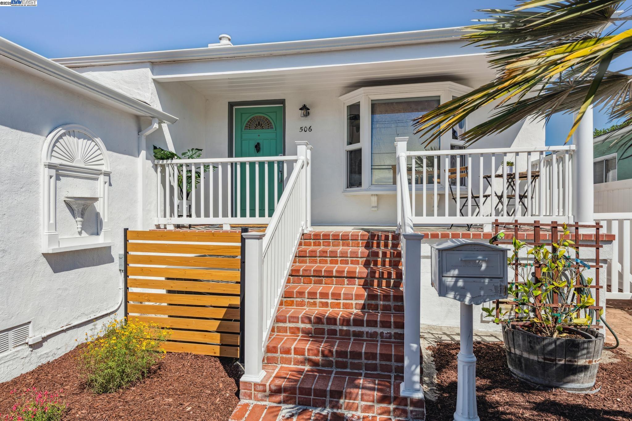 Detail Gallery Image 3 of 30 For 506 Clayton, El Cerrito,  CA 94530-3230 - 2 Beds | 1 Baths