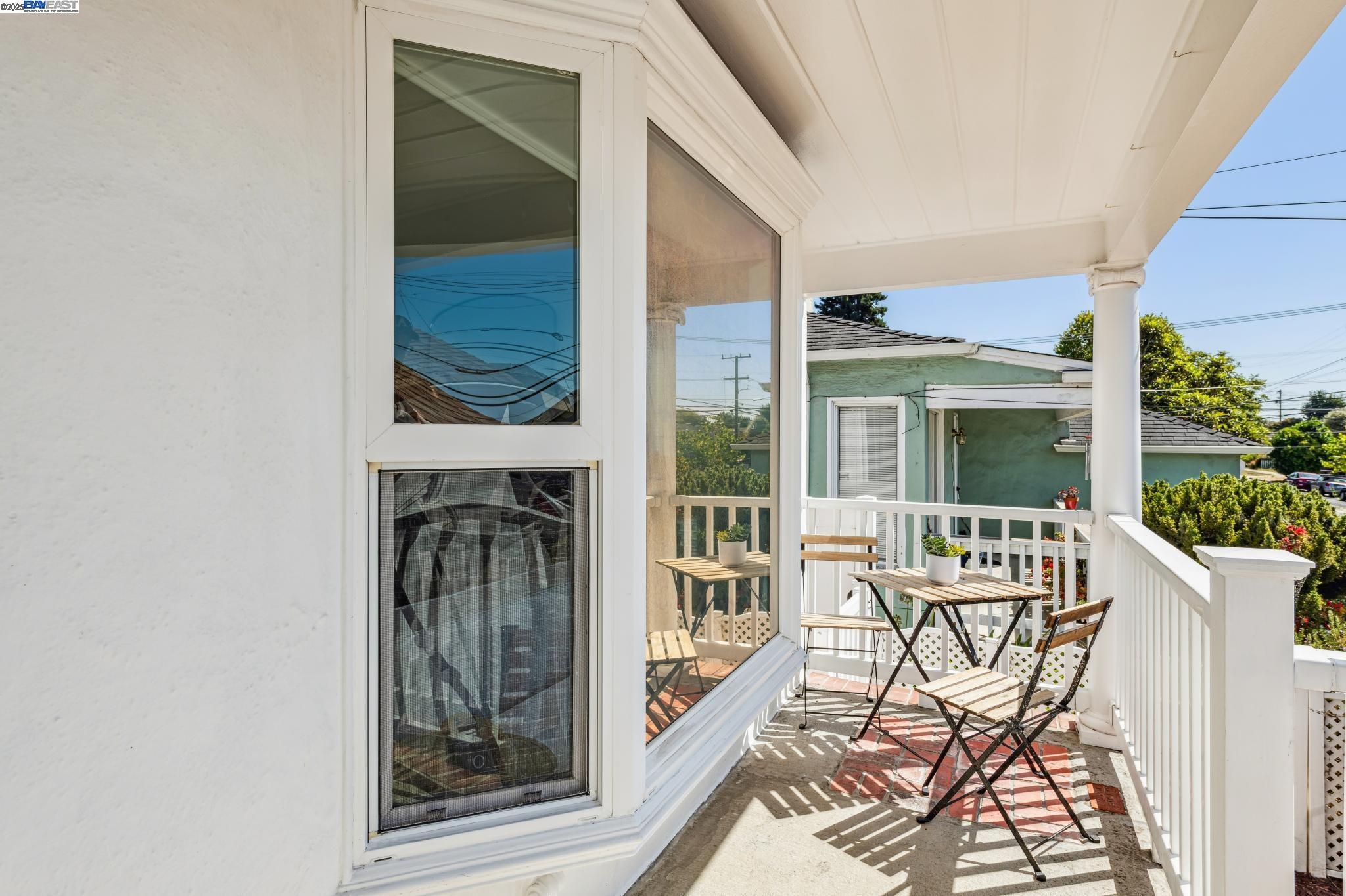 Detail Gallery Image 4 of 30 For 506 Clayton, El Cerrito,  CA 94530-3230 - 2 Beds | 1 Baths