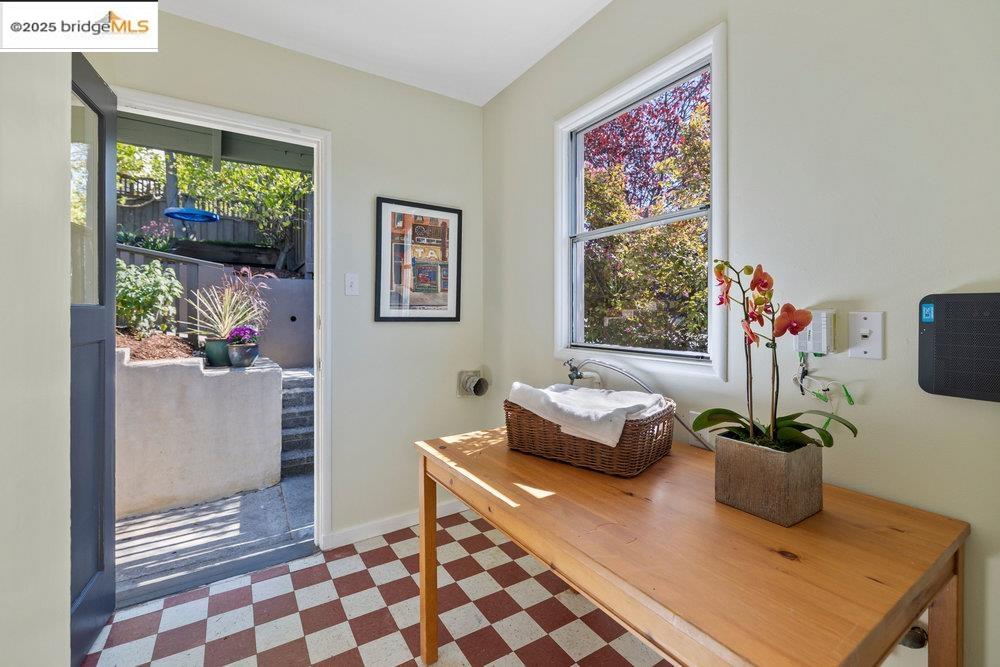 Detail Gallery Image 21 of 40 For 4007 Vale Ave, Oakland,  CA 94619 - 2 Beds | 1 Baths