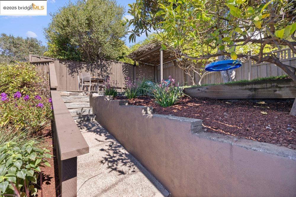 Detail Gallery Image 22 of 40 For 4007 Vale Ave, Oakland,  CA 94619 - 2 Beds | 1 Baths