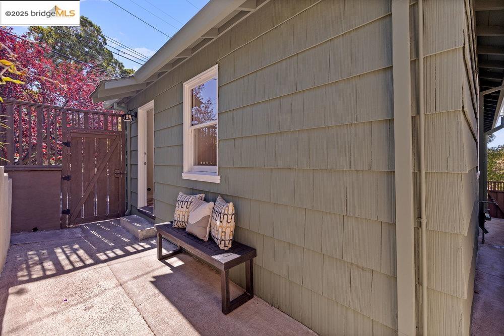 Detail Gallery Image 33 of 40 For 4007 Vale Ave, Oakland,  CA 94619 - 2 Beds | 1 Baths