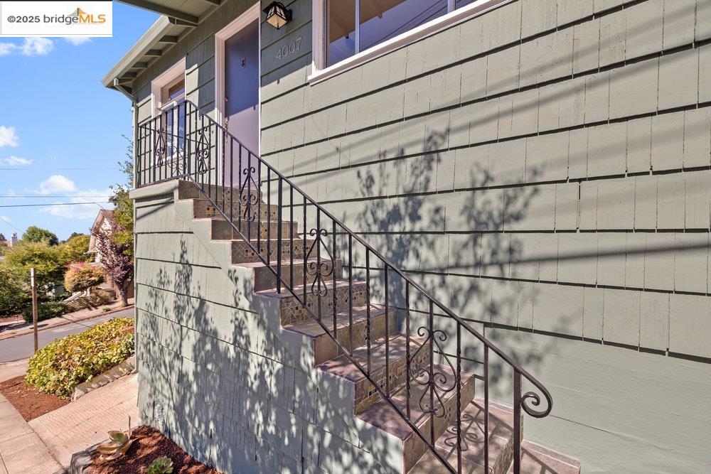 Detail Gallery Image 5 of 40 For 4007 Vale Ave, Oakland,  CA 94619 - 2 Beds | 1 Baths