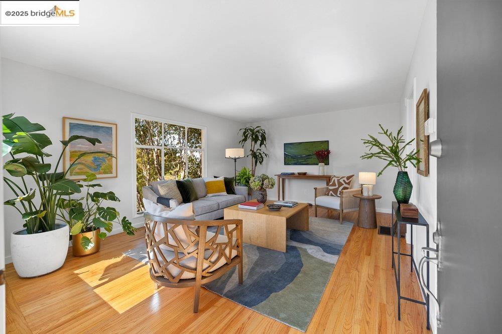 Detail Gallery Image 8 of 40 For 4007 Vale Ave, Oakland,  CA 94619 - 2 Beds | 1 Baths