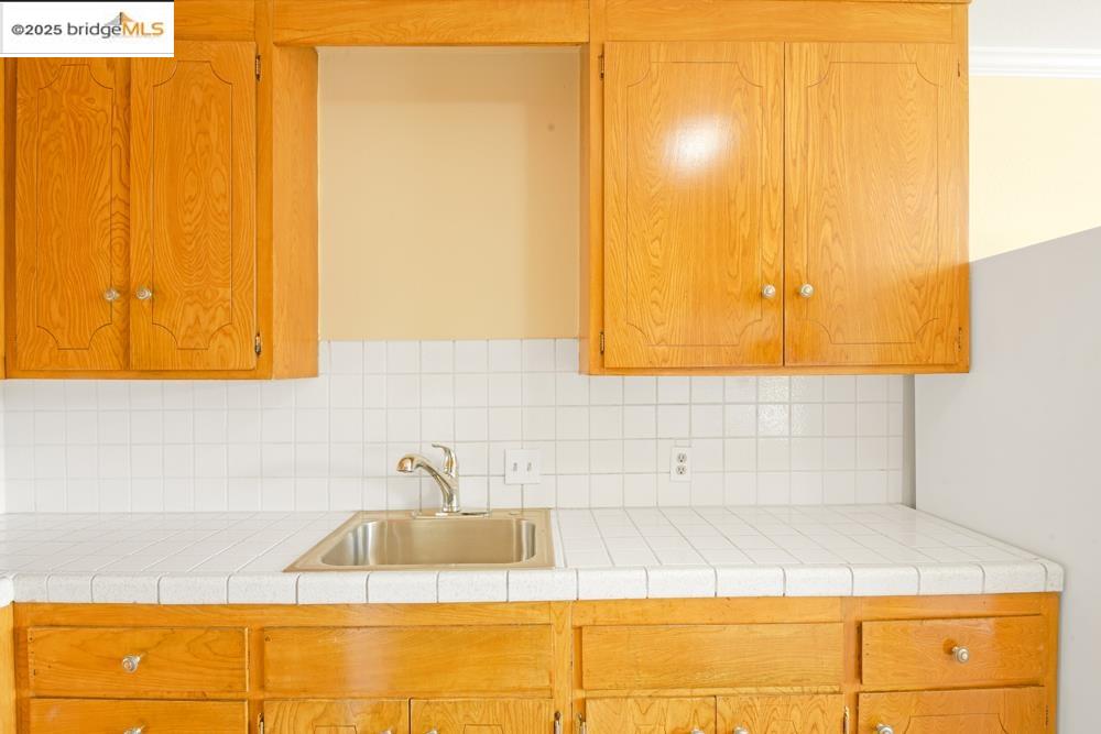 Detail Gallery Image 3 of 43 For 7940 Bancroft Avenue, Oakland,  CA 94605 - – Beds | – Baths