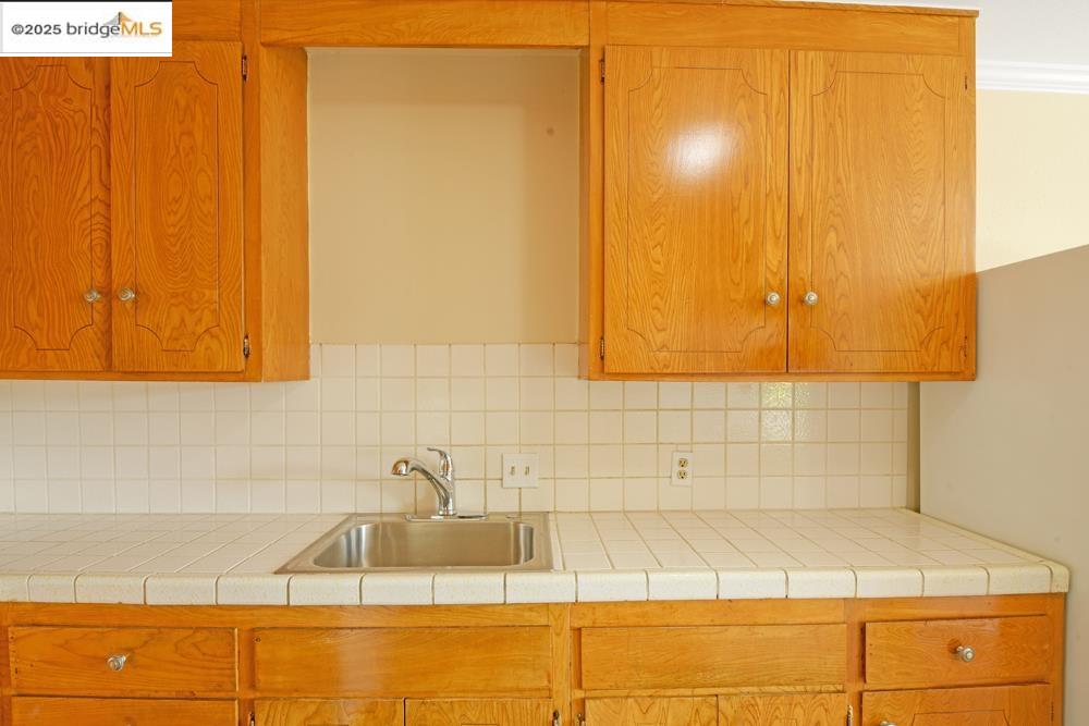 Detail Gallery Image 10 of 43 For 7940 Bancroft Avenue, Oakland,  CA 94605 - – Beds | – Baths