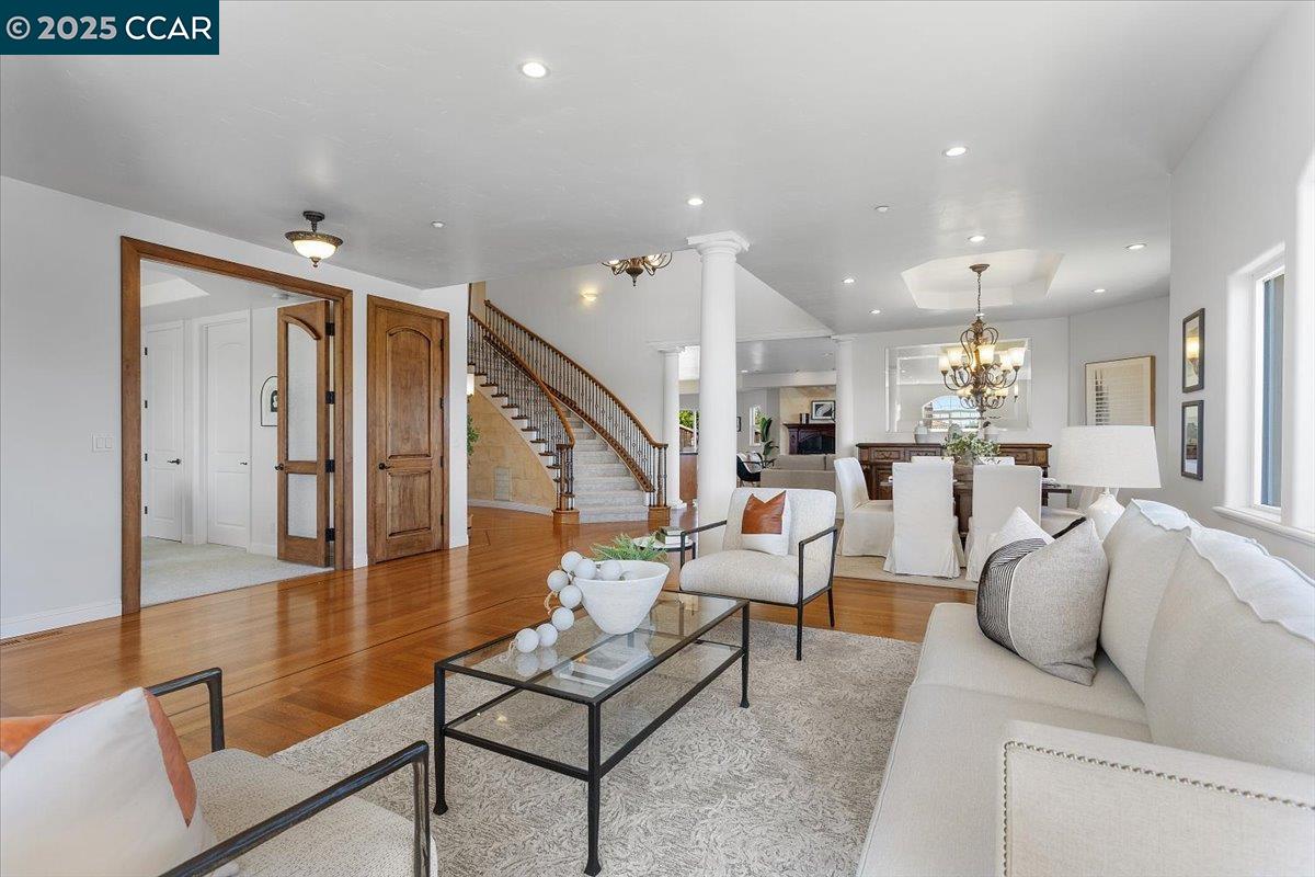 Detail Gallery Image 11 of 59 For 2876 Eugene Ter, Castro Valley,  CA 94546 - 5 Beds | 4 Baths