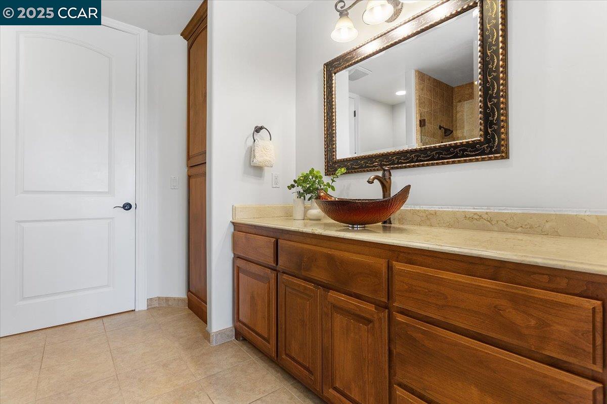 Detail Gallery Image 15 of 59 For 2876 Eugene Ter, Castro Valley,  CA 94546 - 5 Beds | 4 Baths