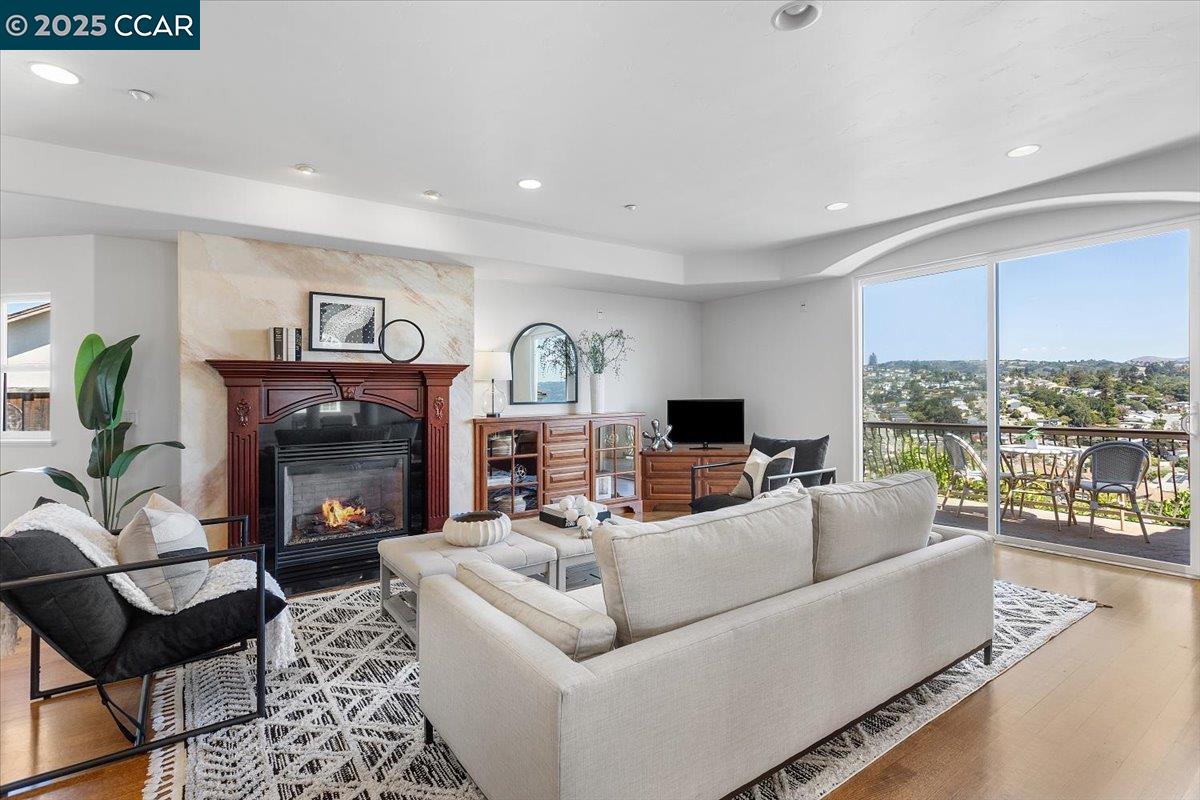 Detail Gallery Image 19 of 59 For 2876 Eugene Ter, Castro Valley,  CA 94546 - 5 Beds | 4 Baths