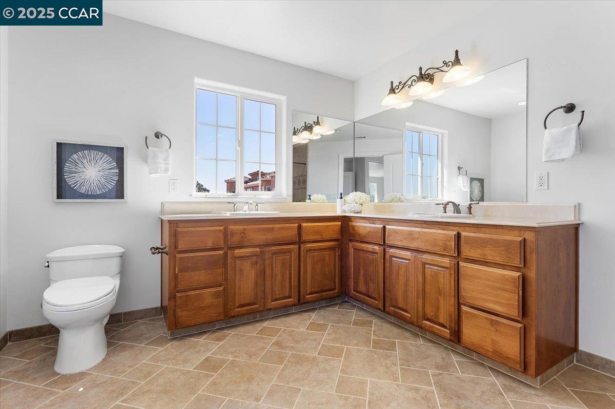Detail Gallery Image 36 of 59 For 2876 Eugene Ter, Castro Valley,  CA 94546 - 5 Beds | 4 Baths