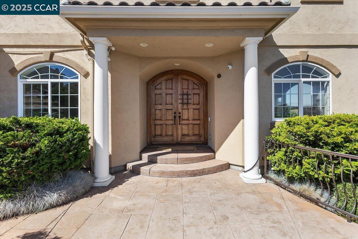 Detail Gallery Image 6 of 59 For 2876 Eugene Ter, Castro Valley,  CA 94546 - 5 Beds | 4 Baths