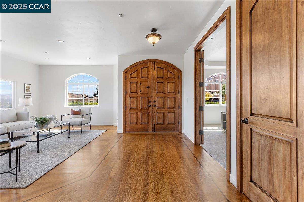 Detail Gallery Image 7 of 59 For 2876 Eugene Ter, Castro Valley,  CA 94546 - 5 Beds | 4 Baths