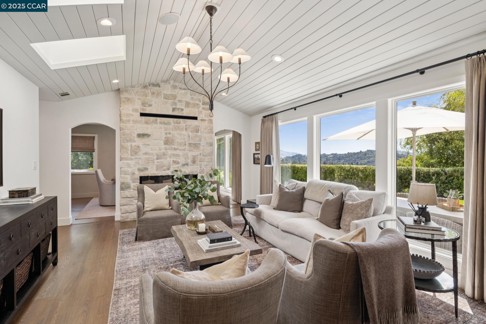Detail Gallery Image 13 of 50 For 51 Knickerbocker Lane, Orinda,  CA 94563 - 4 Beds | 3 Baths