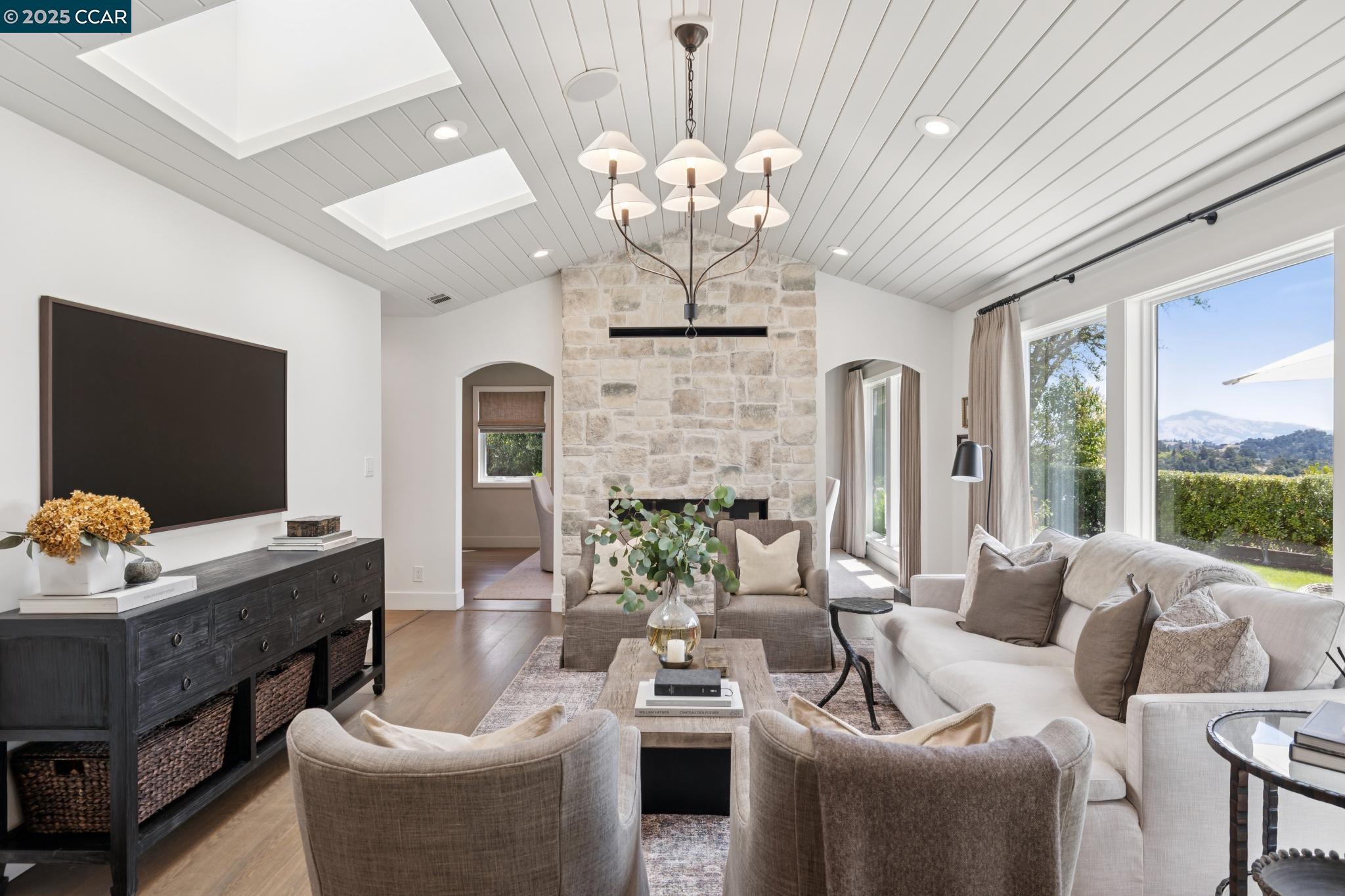 Detail Gallery Image 14 of 50 For 51 Knickerbocker Lane, Orinda,  CA 94563 - 4 Beds | 3 Baths