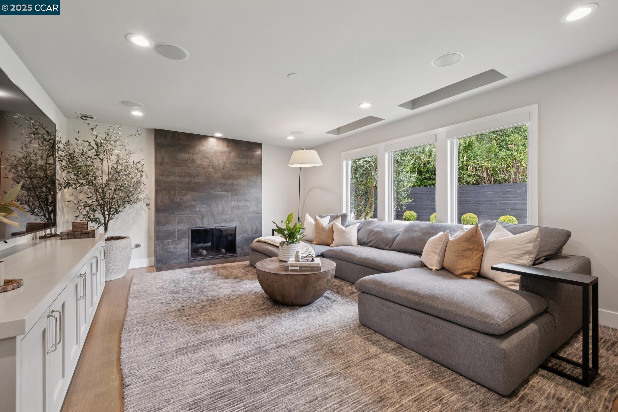 Detail Gallery Image 4 of 50 For 51 Knickerbocker Lane, Orinda,  CA 94563 - 4 Beds | 3 Baths