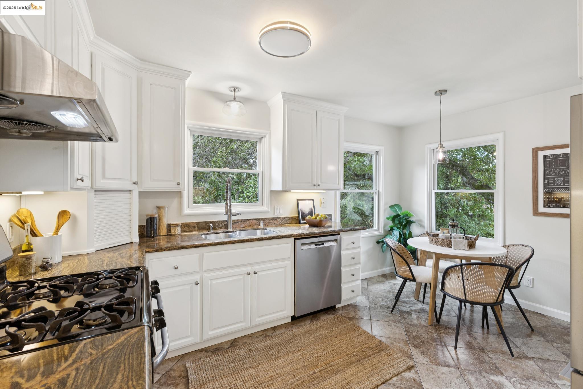 Detail Gallery Image 9 of 40 For 4100 Gregory St., Oakland,  CA 94619 - 3 Beds | 2 Baths