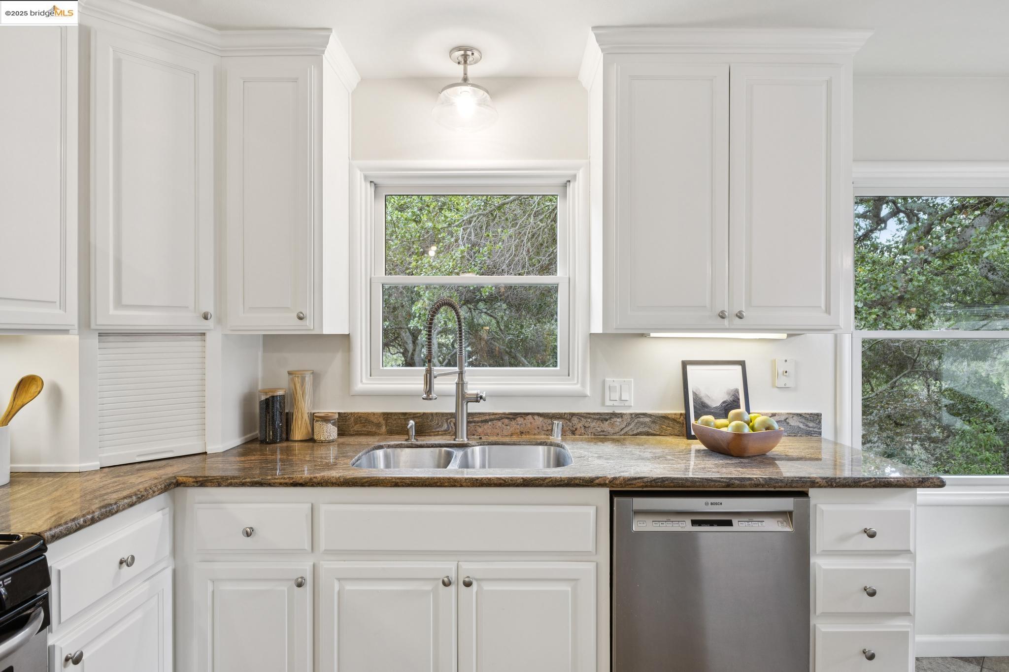Detail Gallery Image 10 of 40 For 4100 Gregory St., Oakland,  CA 94619 - 3 Beds | 2 Baths