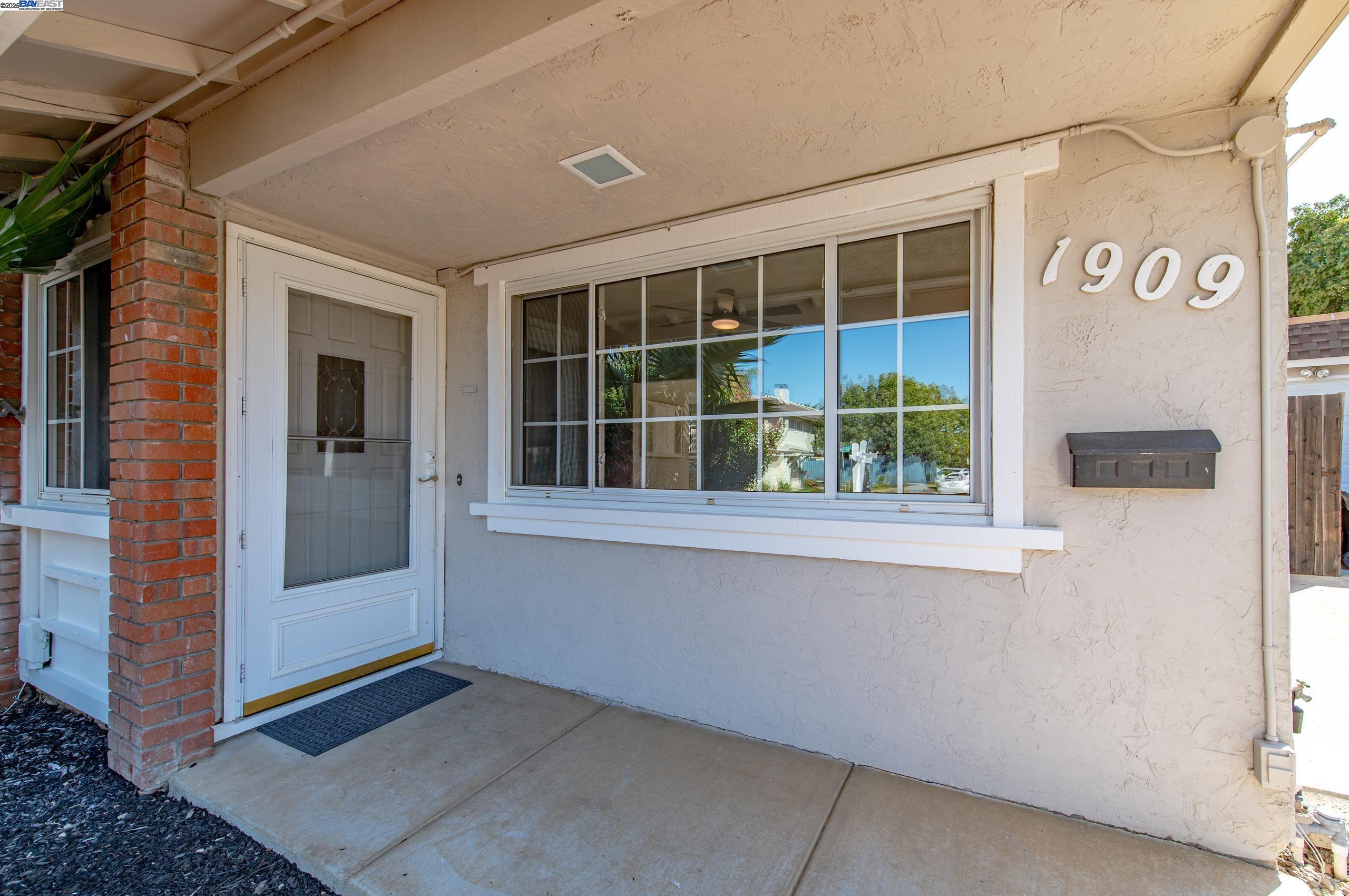 Detail Gallery Image 2 of 28 For 1909 De Vaca Way, Livermore,  CA 94550 - 2 Beds | 1/1 Baths
