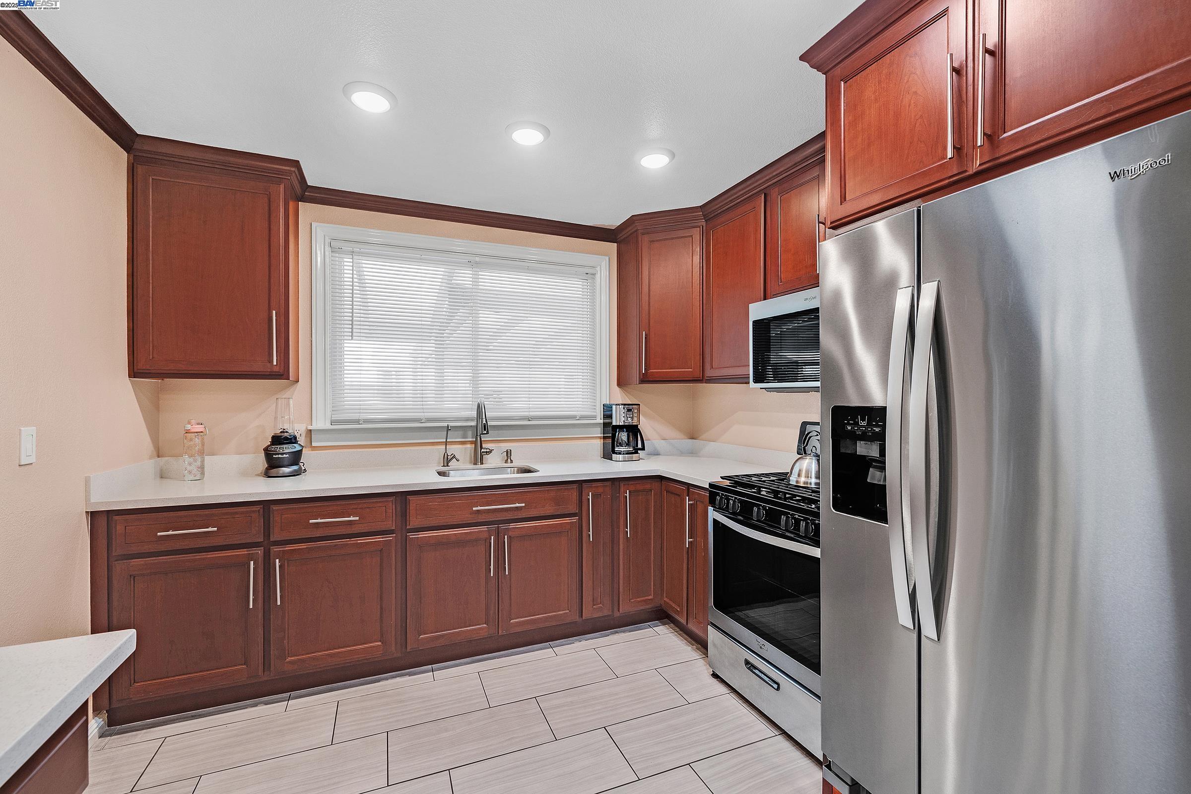 Detail Gallery Image 13 of 41 For 10339 Foothill Blvd, Oakland,  CA 94605 - – Beds | – Baths