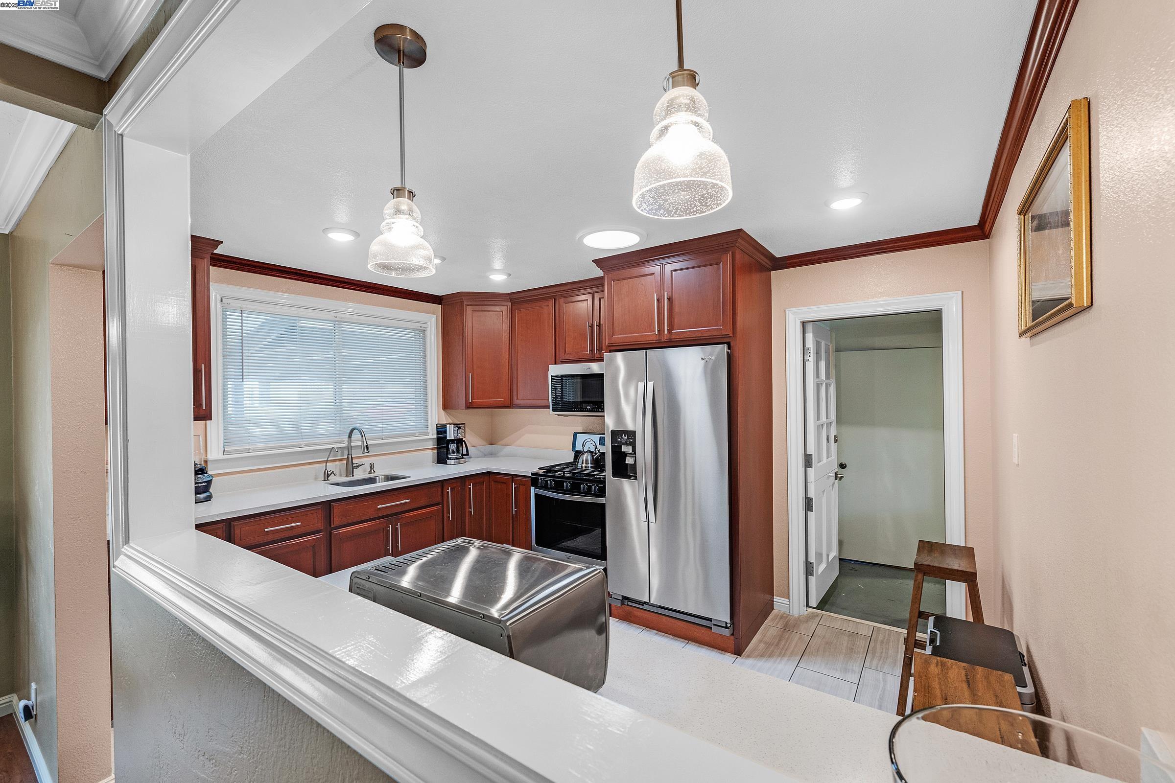 Detail Gallery Image 15 of 41 For 10339 Foothill Blvd, Oakland,  CA 94605 - – Beds | – Baths