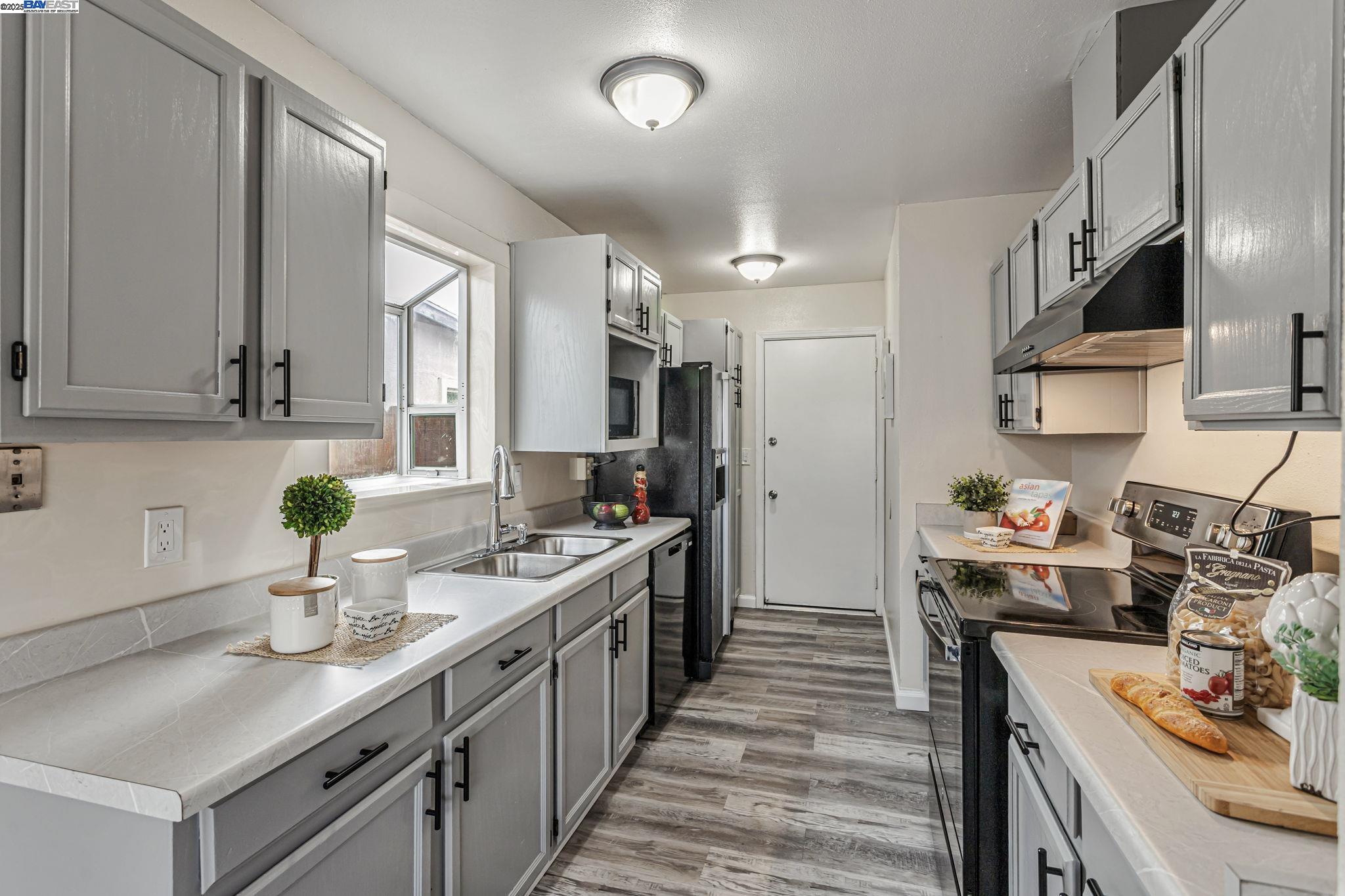 Detail Gallery Image 10 of 23 For 36563 Beutke Dr, Newark,  CA 94560 - 3 Beds | 2 Baths